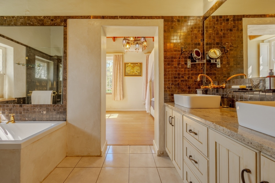 5 Bedroom Property for Sale in Uitsig Western Cape